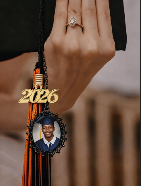 2026 Graduation Tassel Keepsake – Personalized Photo Charm Graduation Memory Gift